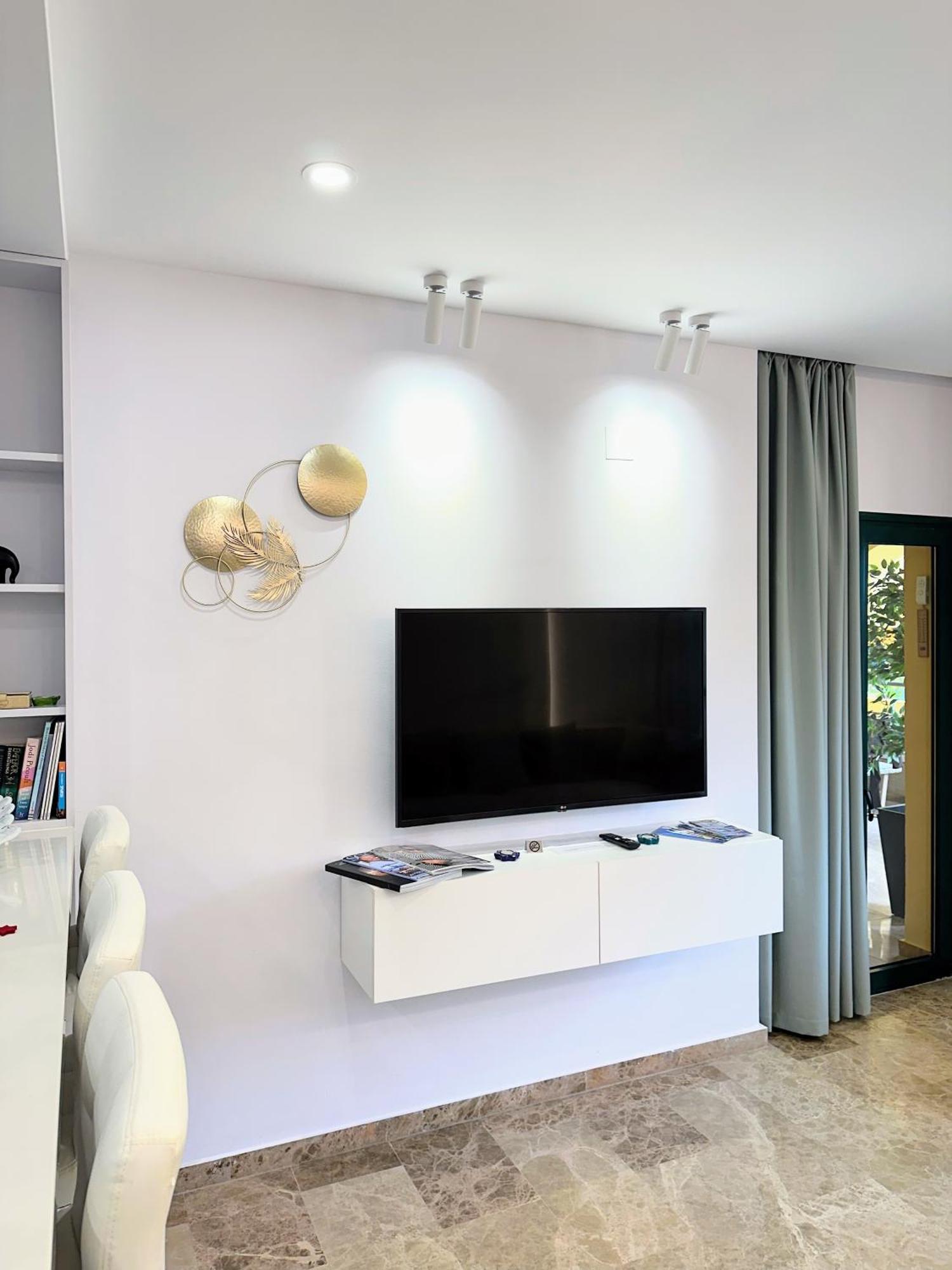 Ferienwohnung Luxury Blue Coast Seaside Retreat Marbella Exterior foto